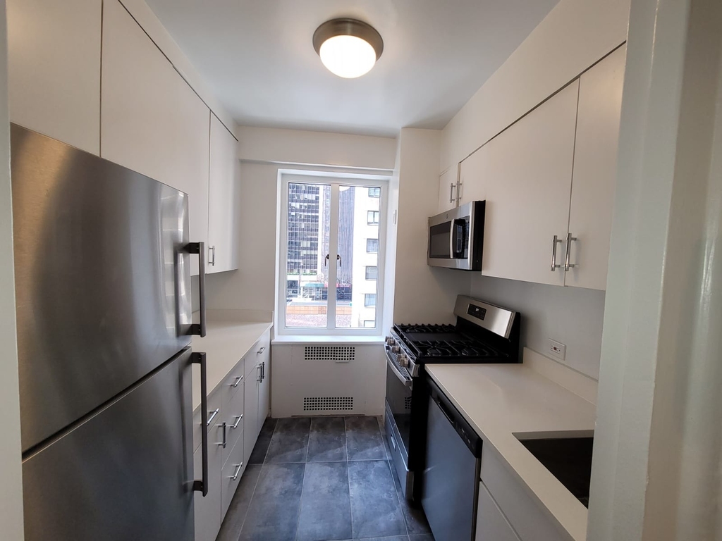 41 W 58th Street - Photo 4