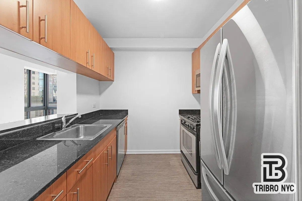 348 E 92nd Street - Photo 7