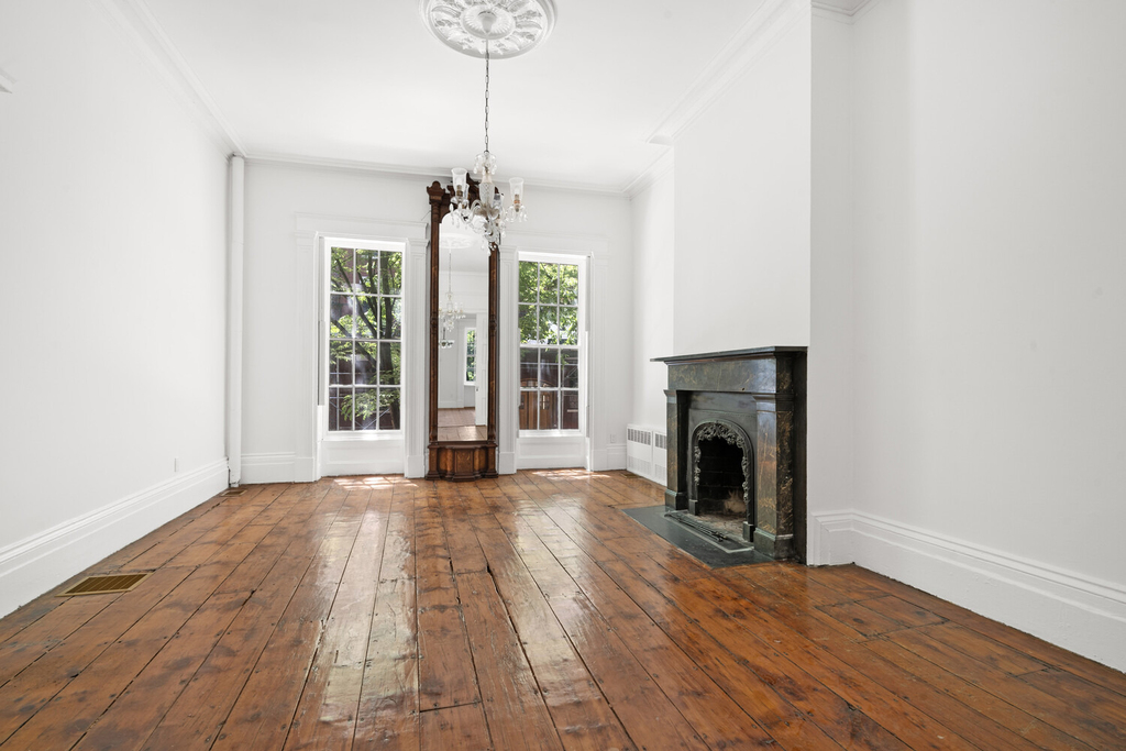 71 Horatio Street - Photo 1