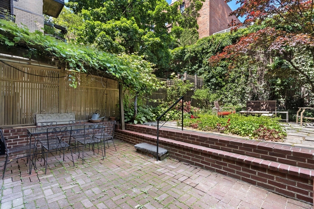 71 Horatio Street - Photo 8