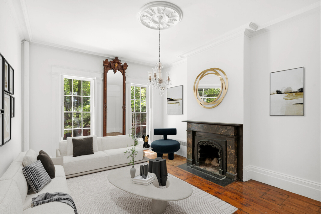 71 Horatio Street - Photo 2