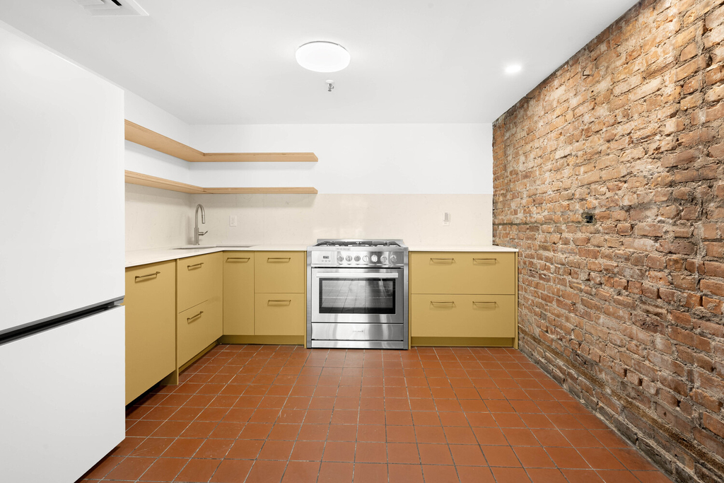 71 Horatio Street - Photo 10