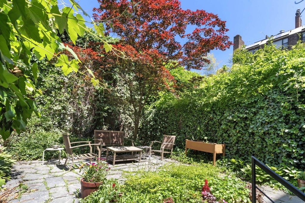 71 Horatio Street - Photo 9