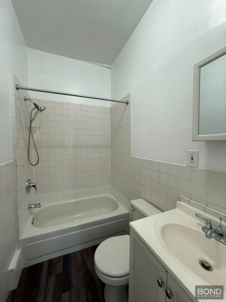 833 St Johns Place - Photo 2