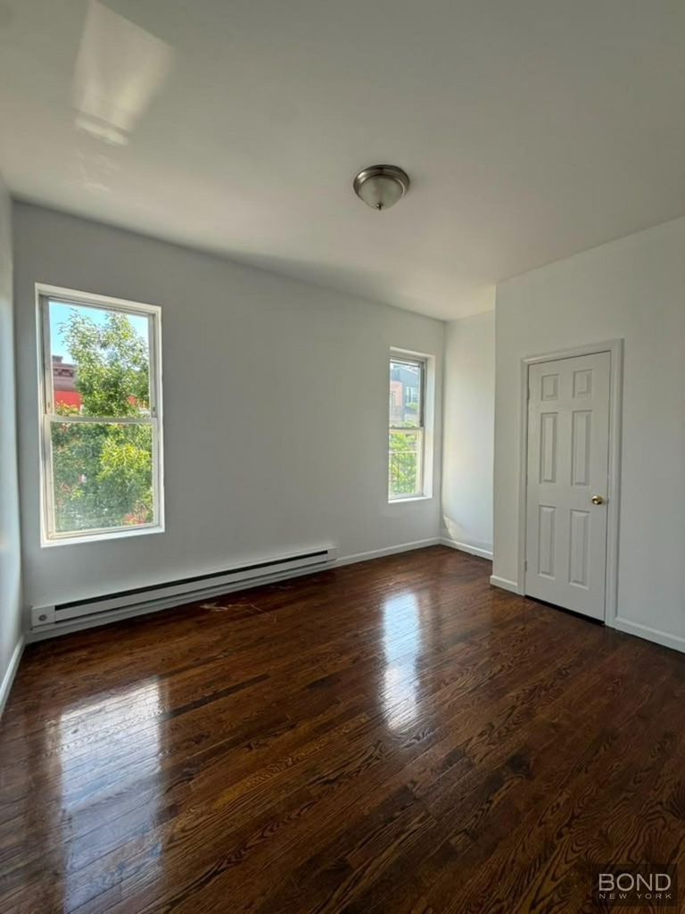 833 St Johns Place - Photo 3