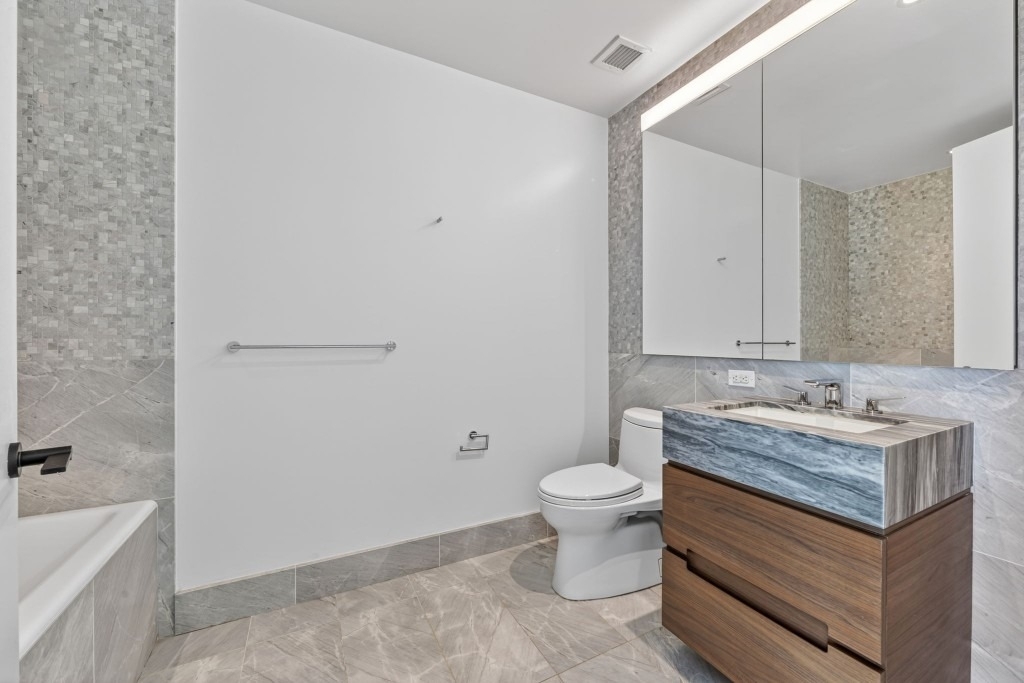 30 Riverside Boulevard - Photo 6