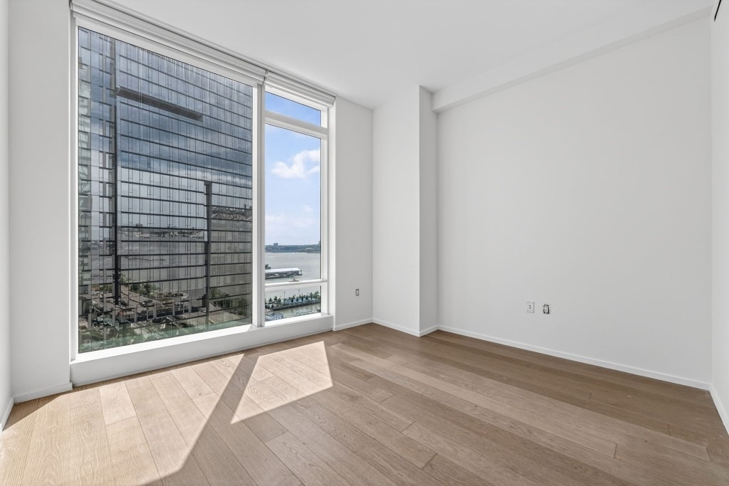 30 Riverside Boulevard - Photo 9