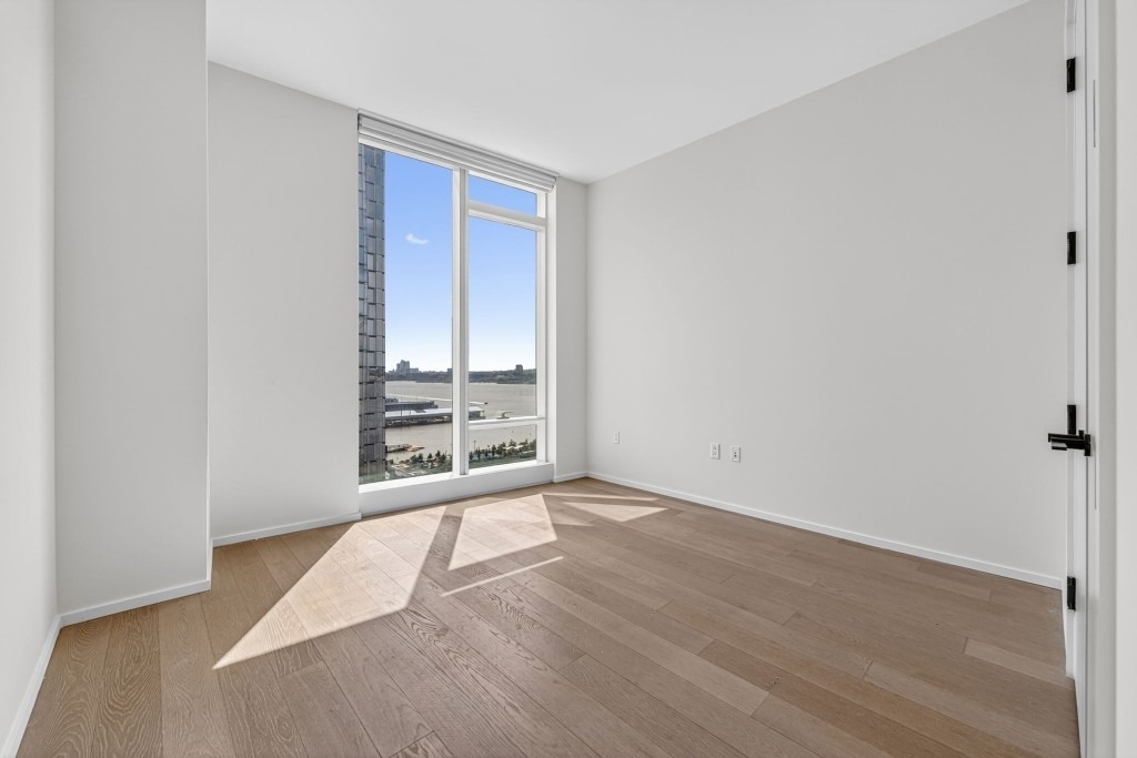 30 Riverside Boulevard - Photo 5