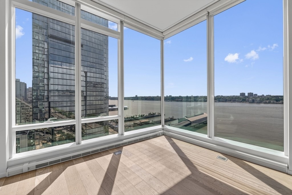 30 Riverside Boulevard - Photo 0