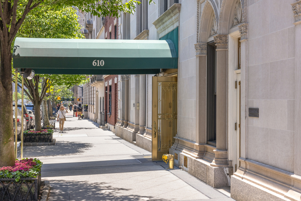 610 Park Avenue - Photo 11