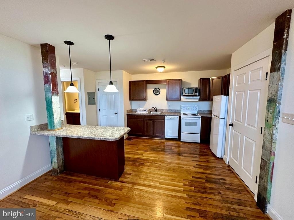 302 N Cameron Street - Photo 4