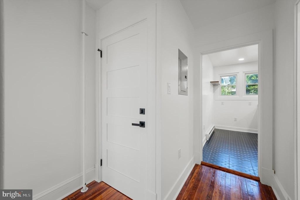 422 Clifford Street W - Photo 5