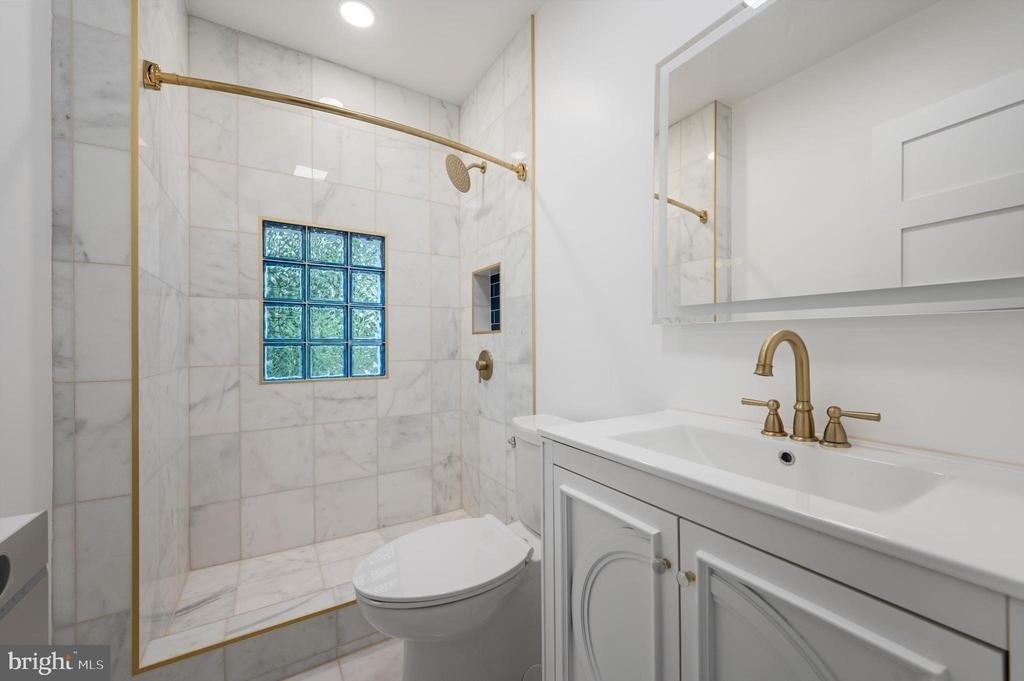 422 Clifford Street W - Photo 3