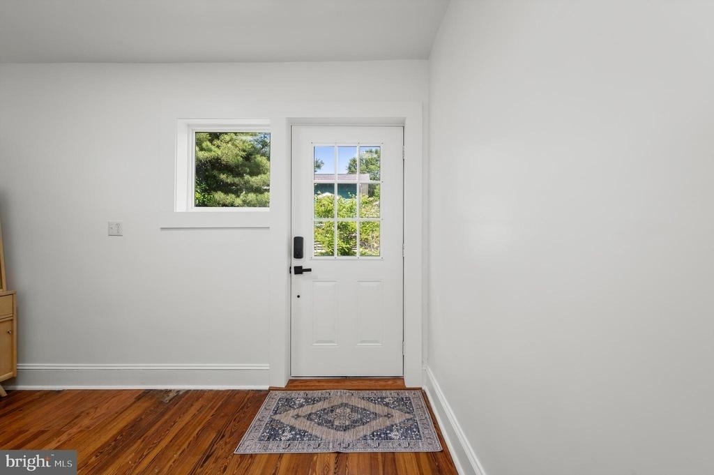 422 Clifford Street W - Photo 10