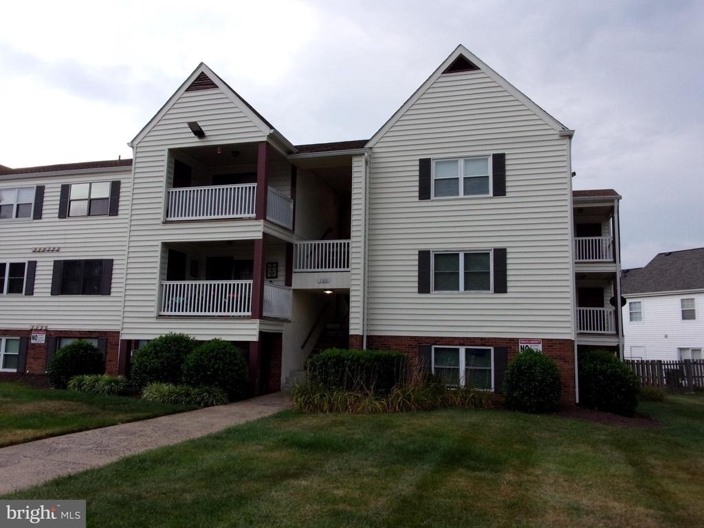100 Chesterfield Lane - Photo 0