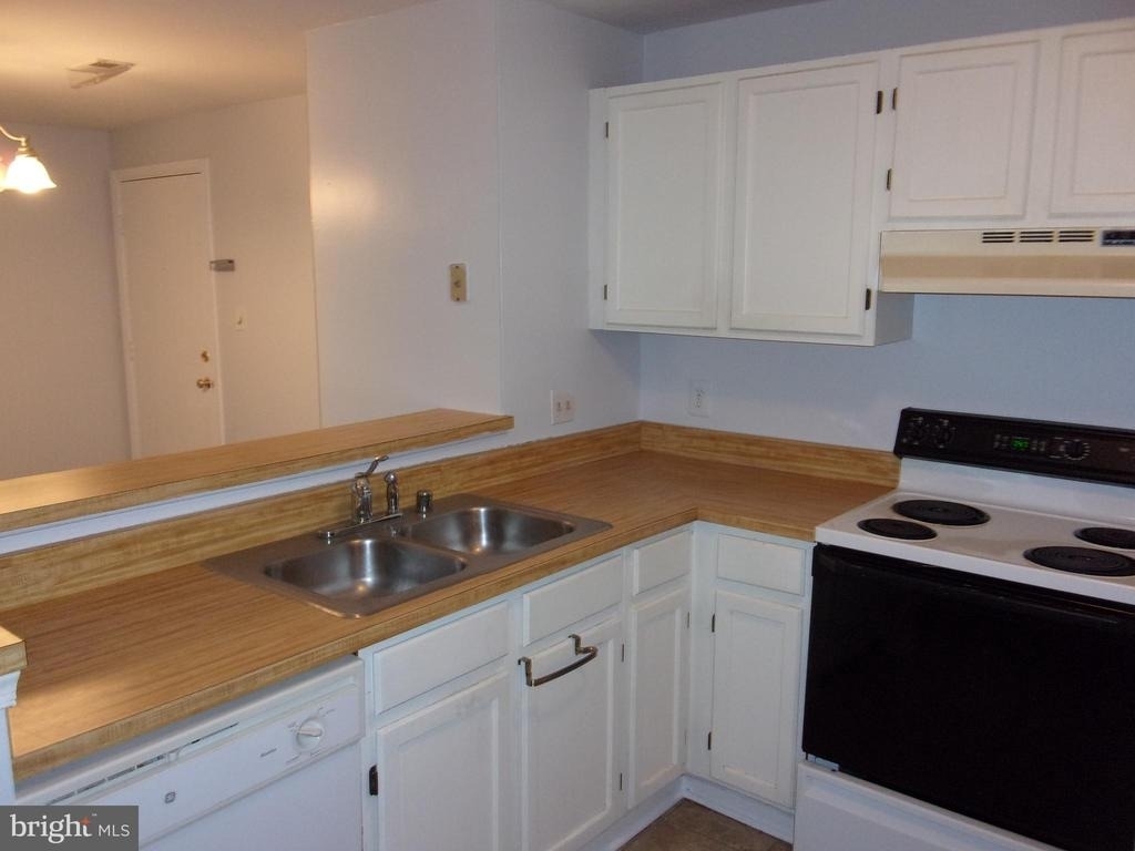 100 Chesterfield Lane - Photo 1