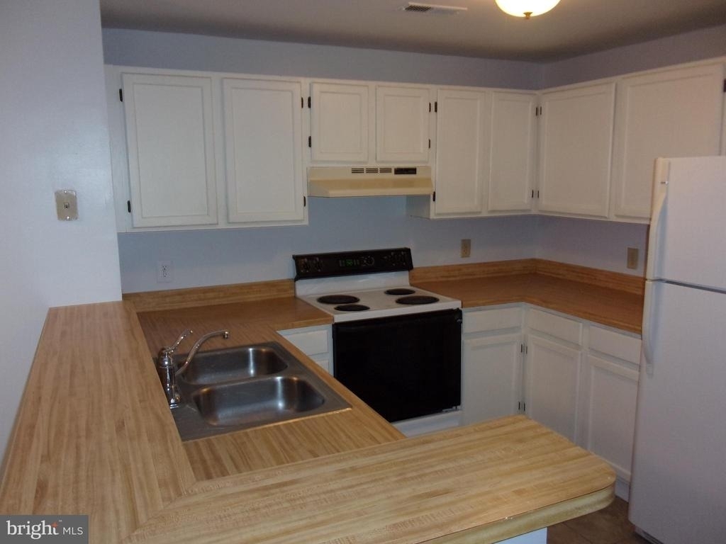 100 Chesterfield Lane - Photo 2