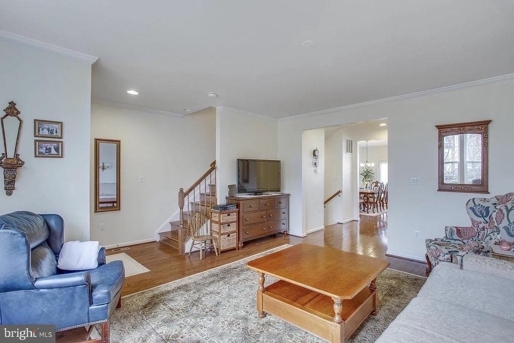 216 Apricot Street - Photo 3