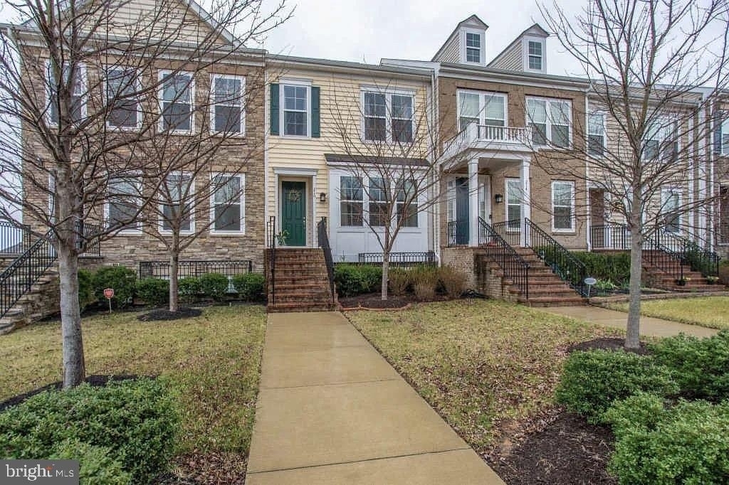 216 Apricot Street - Photo 1