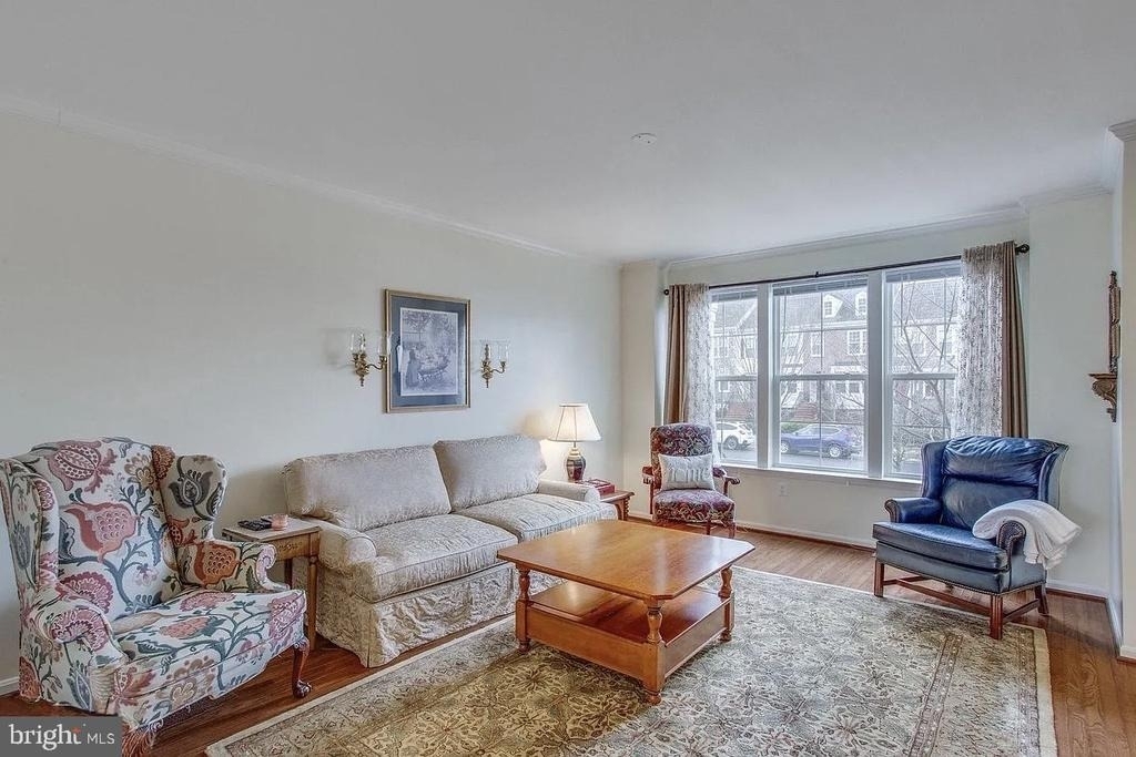 216 Apricot Street - Photo 4