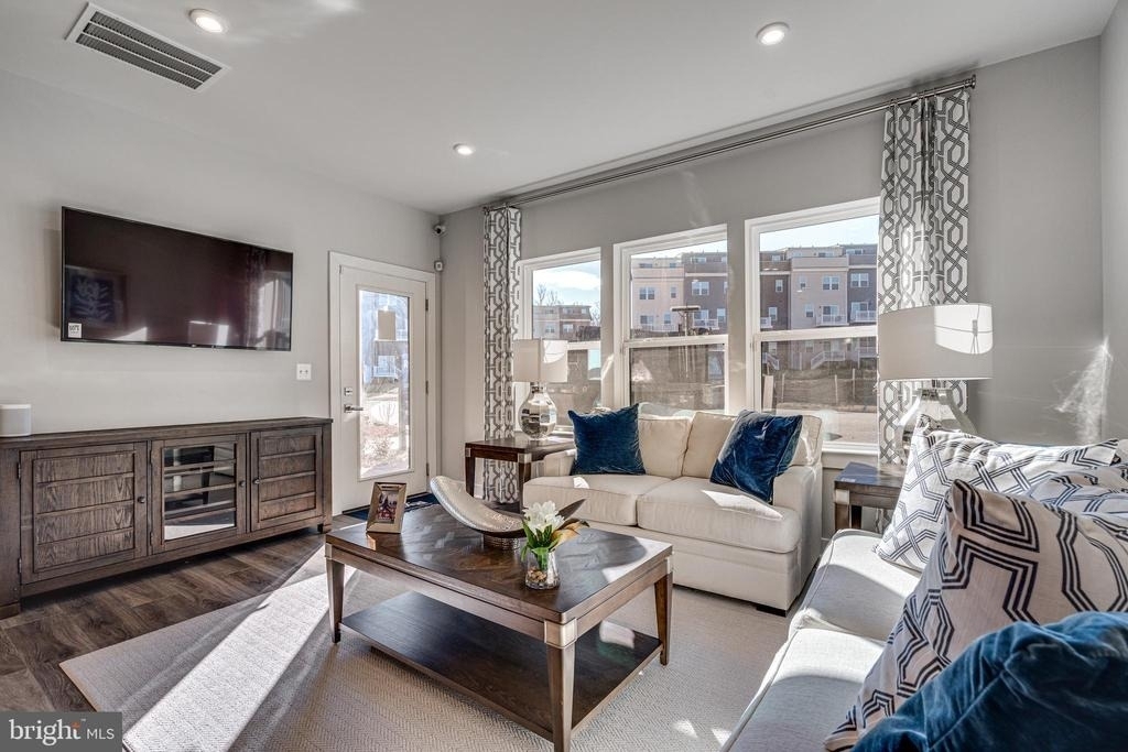 46320 Mount Milstead Terrace - Photo 0