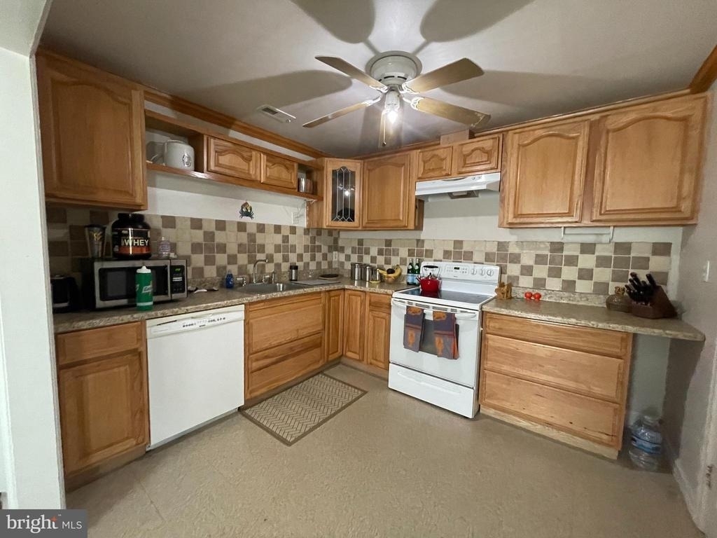 6062 Potomac Drive - Photo 2