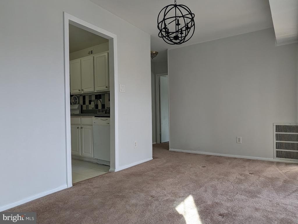 2903 Charing Cross Road - Photo 9