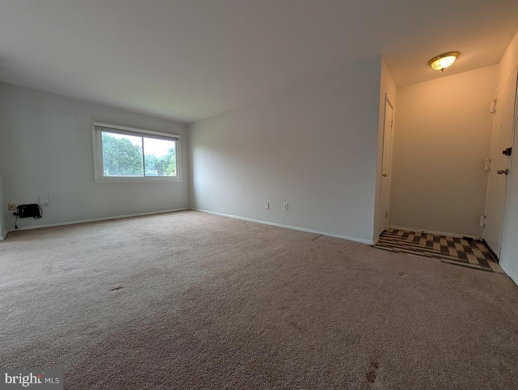 2903 Charing Cross Road - Photo 2