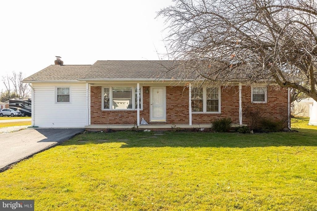 120 Meadowlark Lane - Photo 0