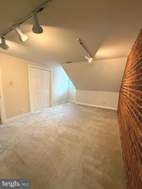 319 William Street - Photo 4