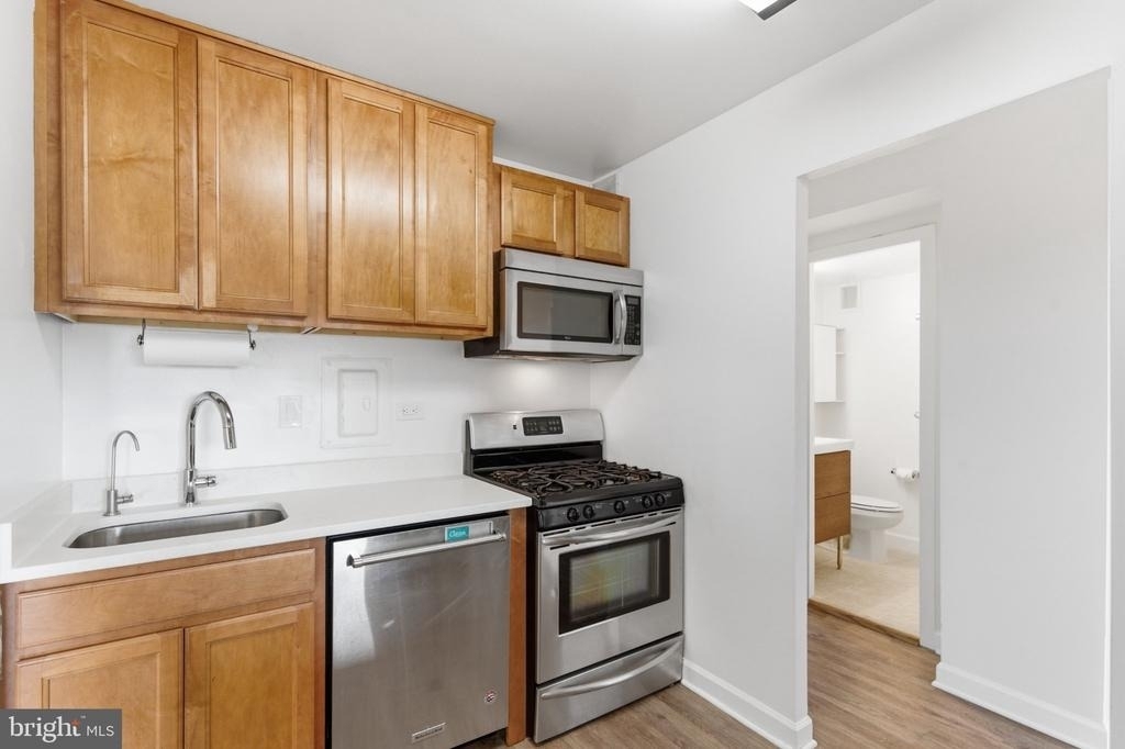 5340 Holmes Run Parkway - Photo 10