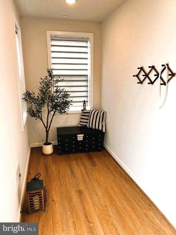 4989 Eisenhower Avenue - Photo 3