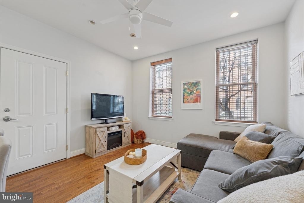 1759 Frankford Avenue - Photo 3