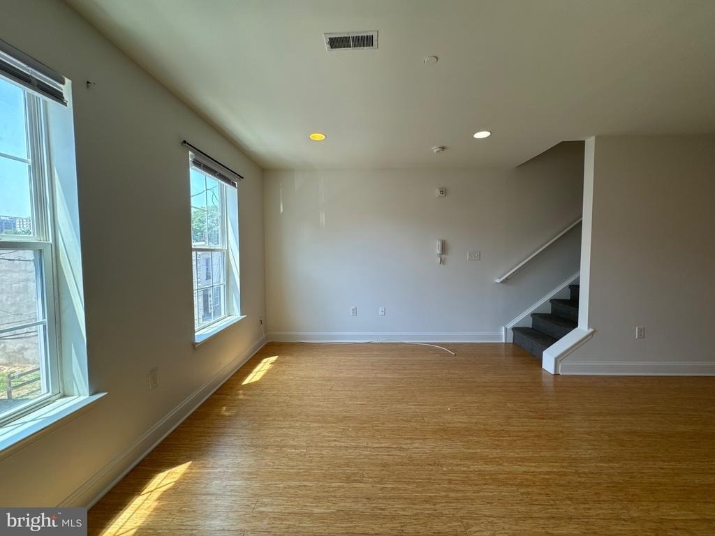 1131 W Nevada Street - Photo 0