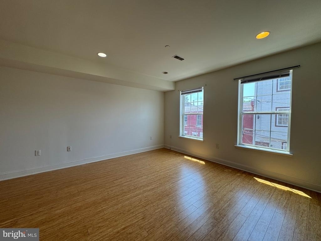 1131 W Nevada Street - Photo 2