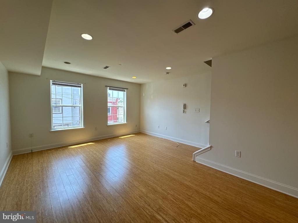 1131 W Nevada Street - Photo 1
