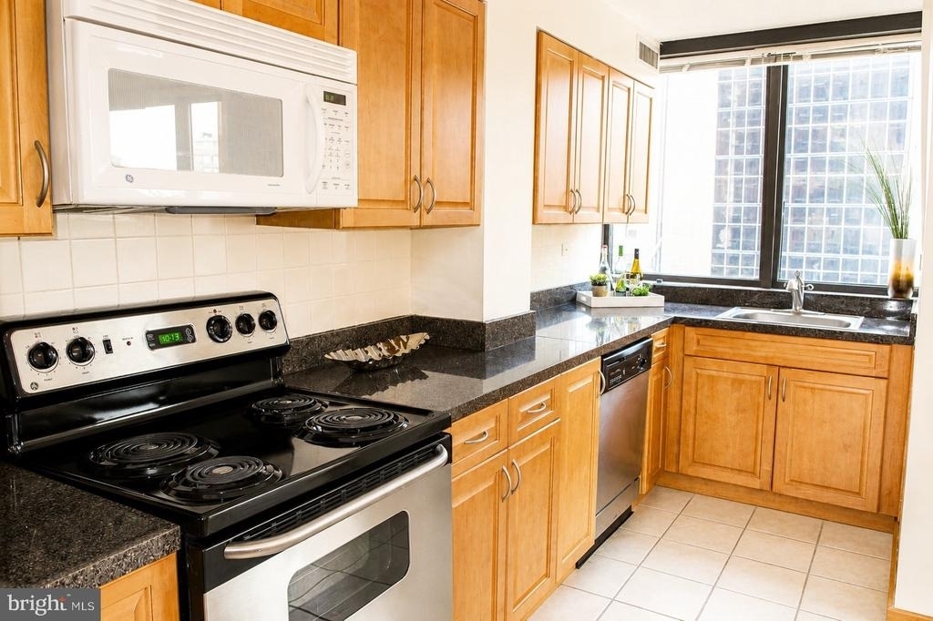 233 S 6th Street - Photo 5
