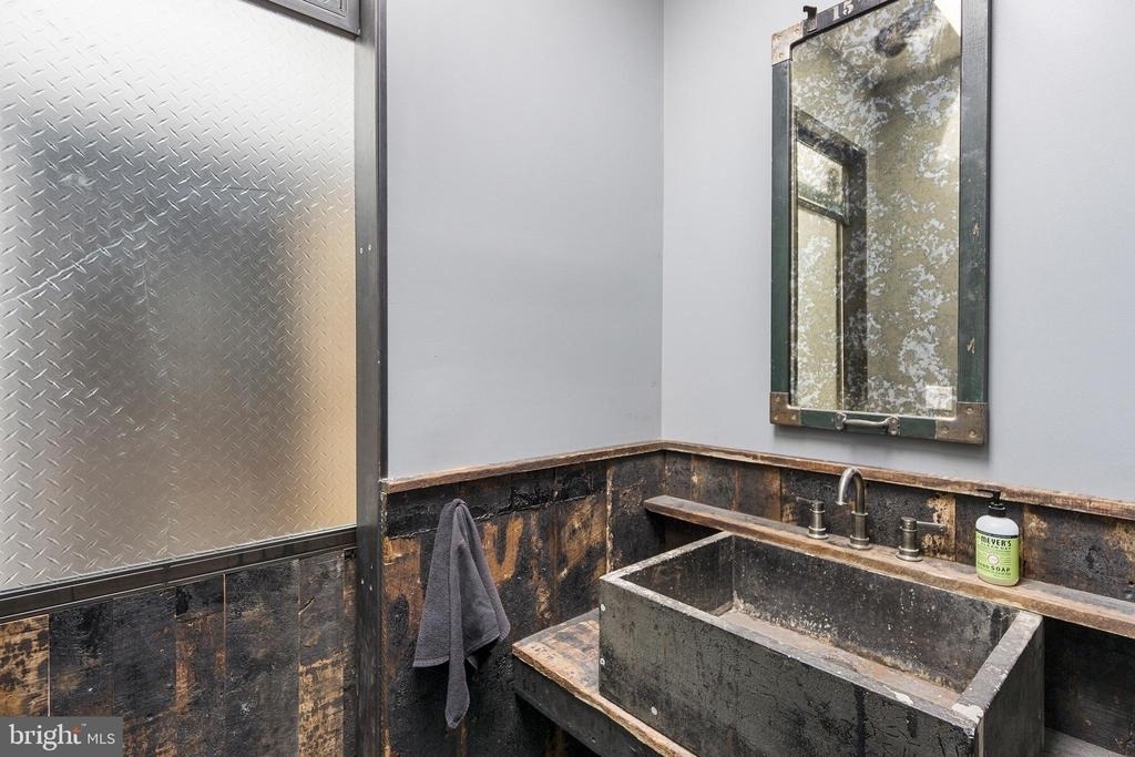2020 E Fletcher Street - Photo 11