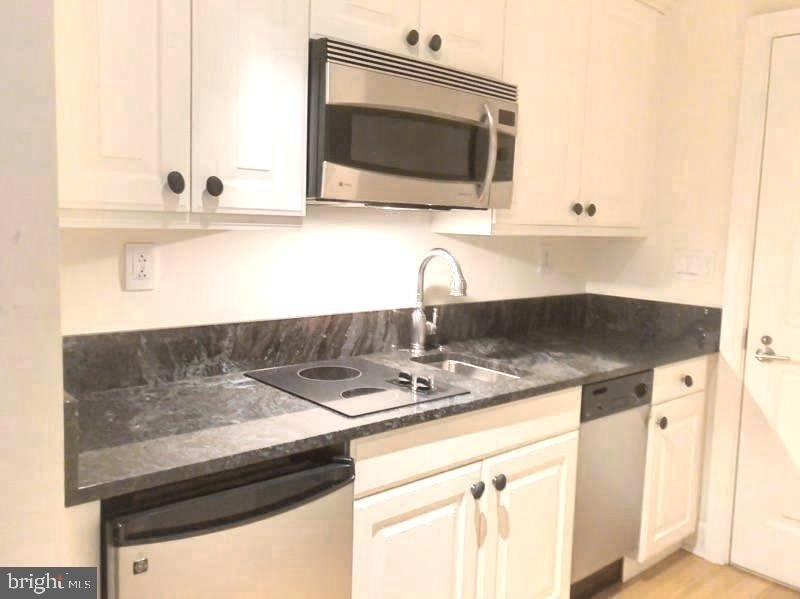 1701 Locust Street - Photo 9