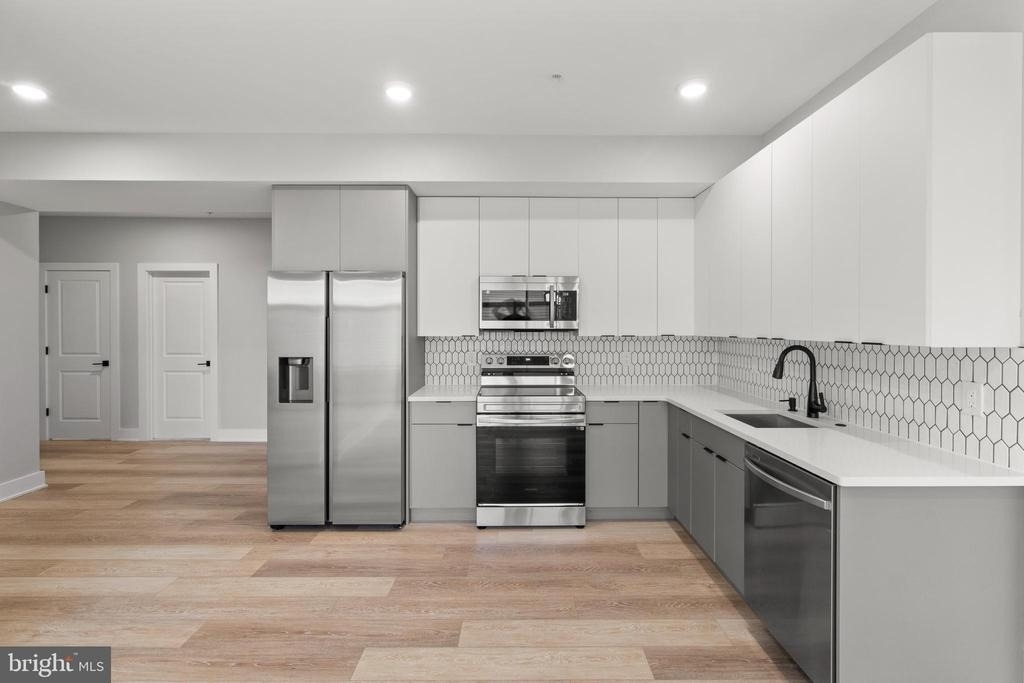 2626 Trenton Ave - Photo 3
