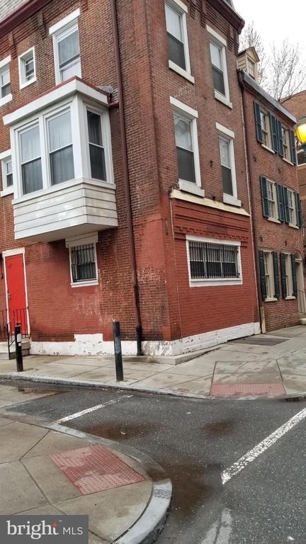 1120 Locust Street - Photo 0