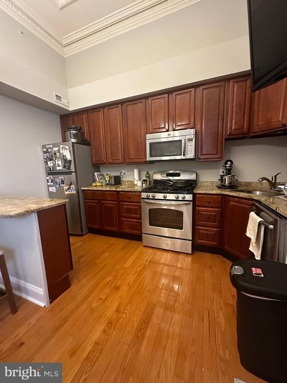 1014 Clinton Street - Photo 2