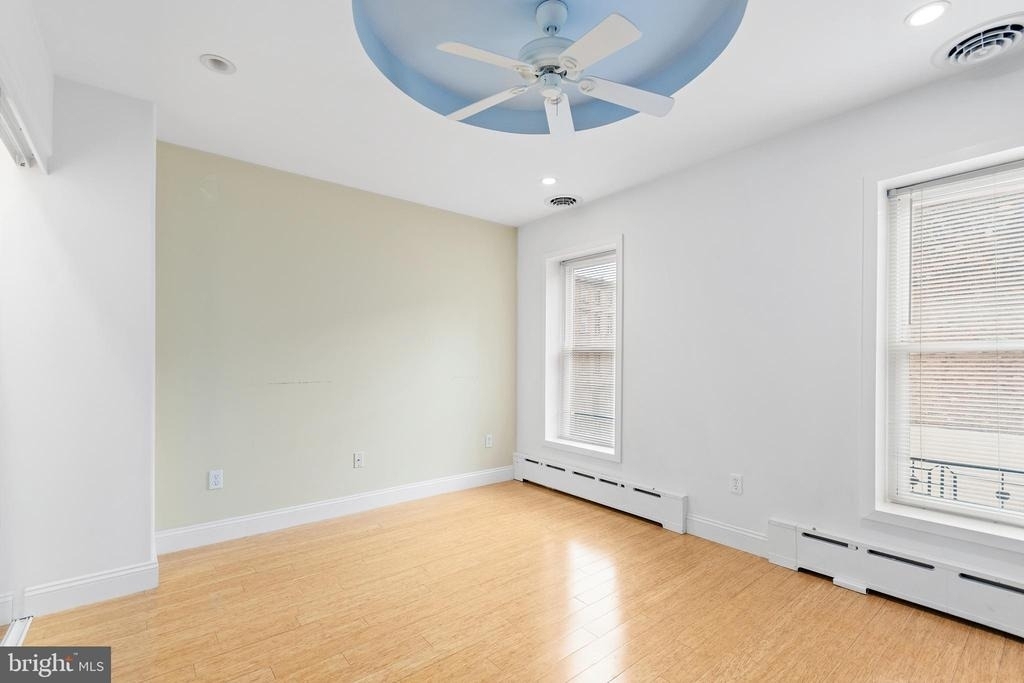 345 S Hicks Street - Photo 5