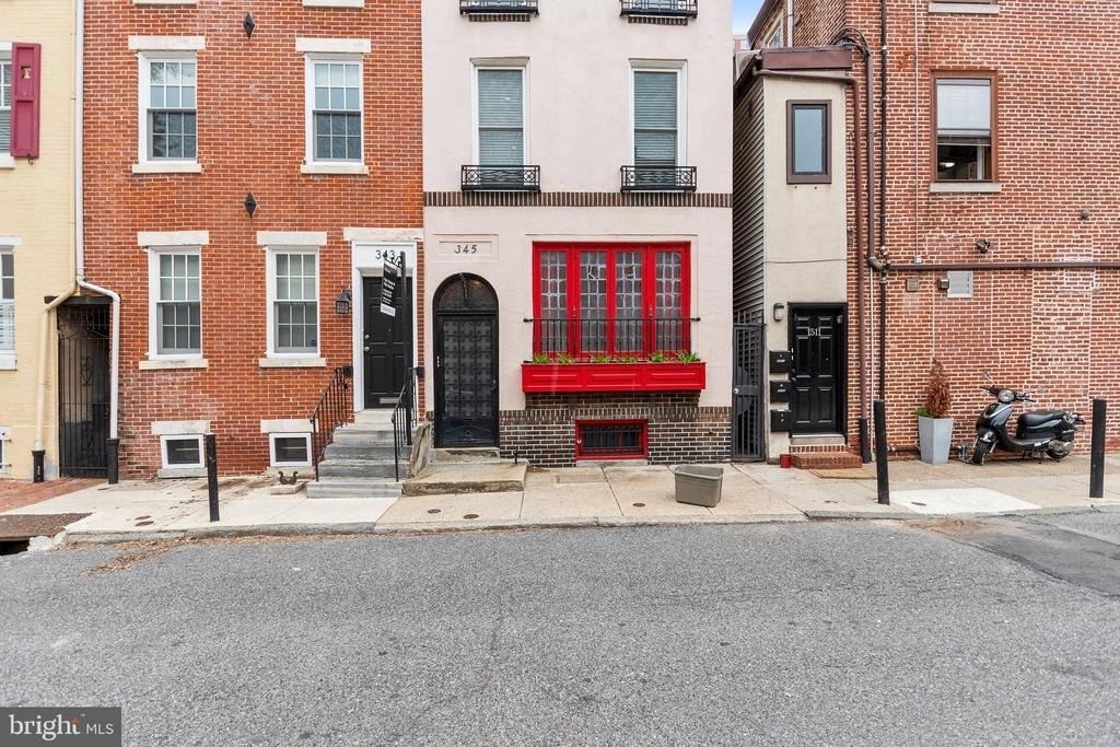 345 S Hicks Street - Photo 0