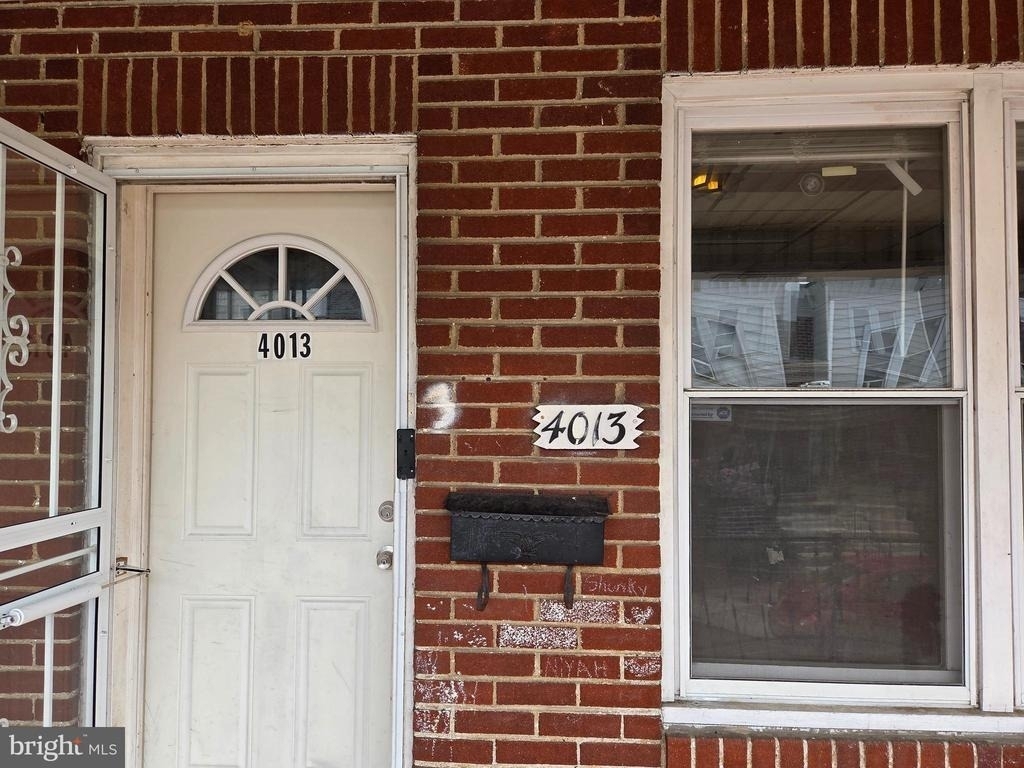 4013 Creston St - Photo 1