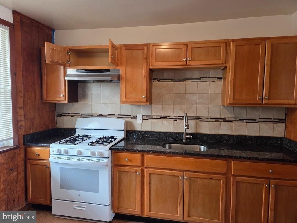 4013 Creston St - Photo 3