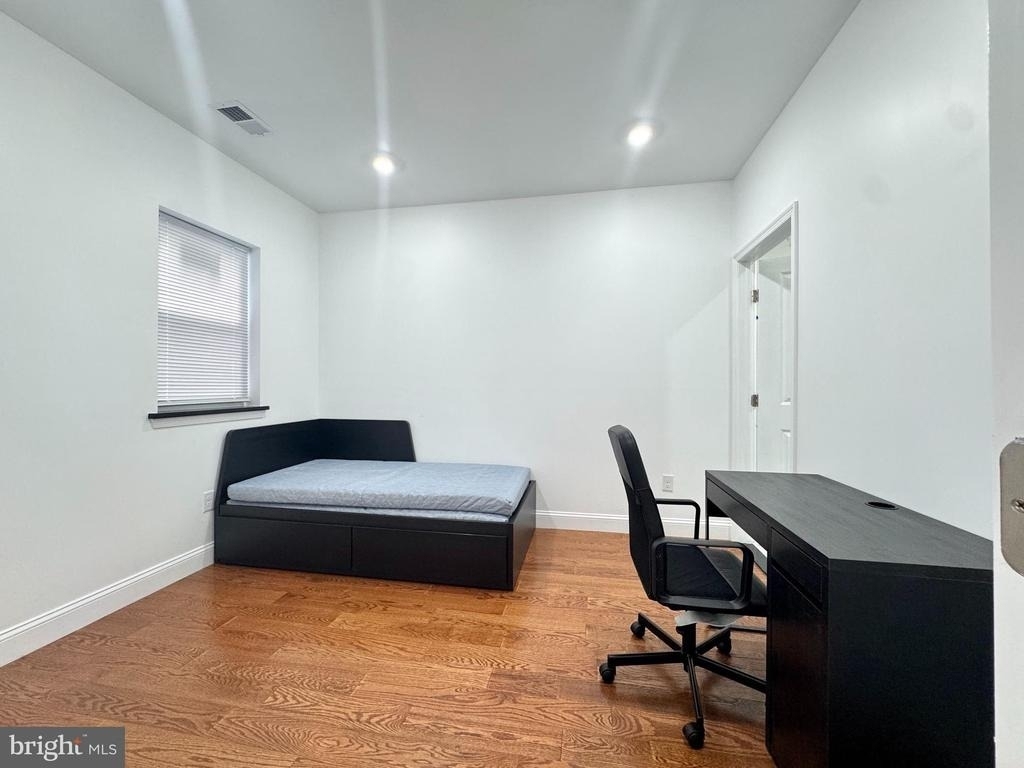 3825 Lancaster Avenue - Photo 3