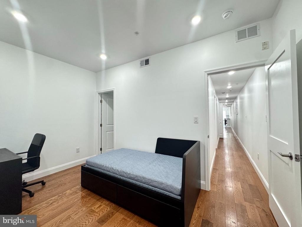 3825 Lancaster Avenue - Photo 6