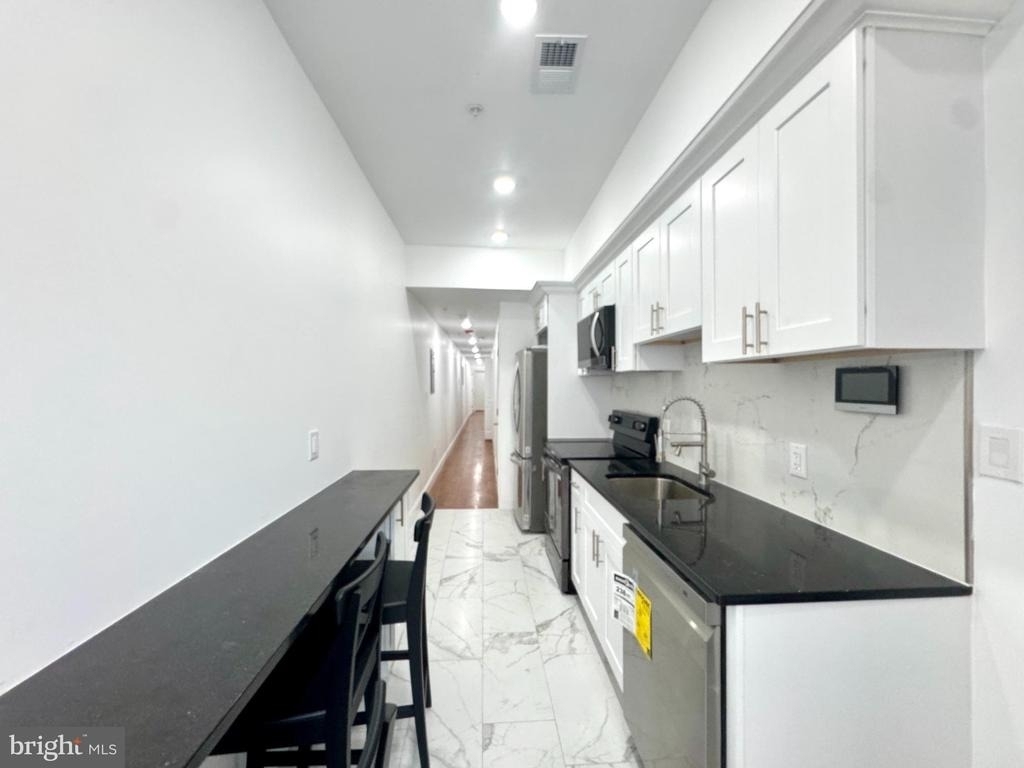 3825 Lancaster Avenue - Photo 2