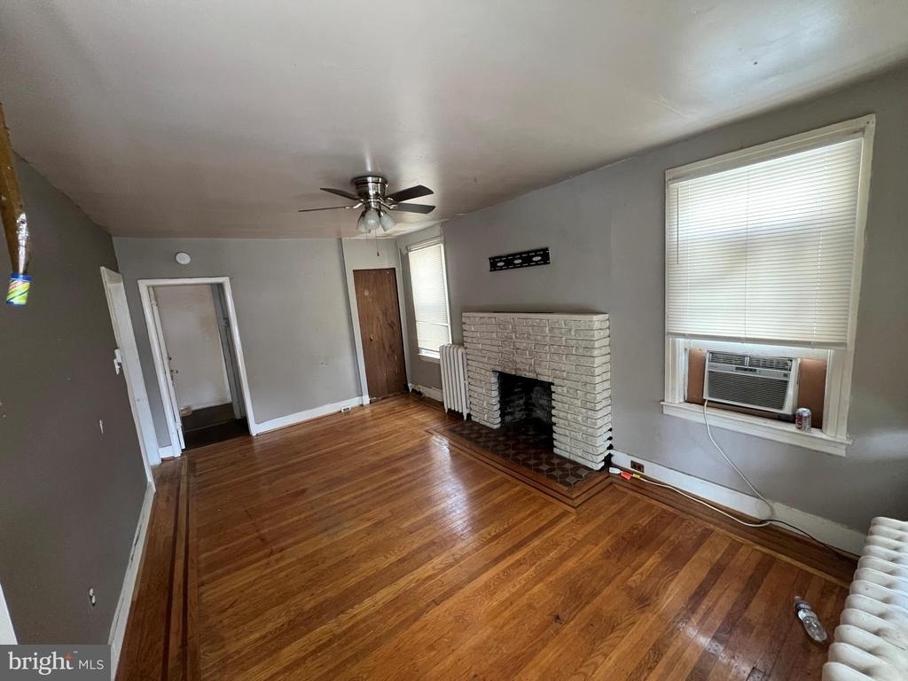 1025 Broad Street - Photo 2